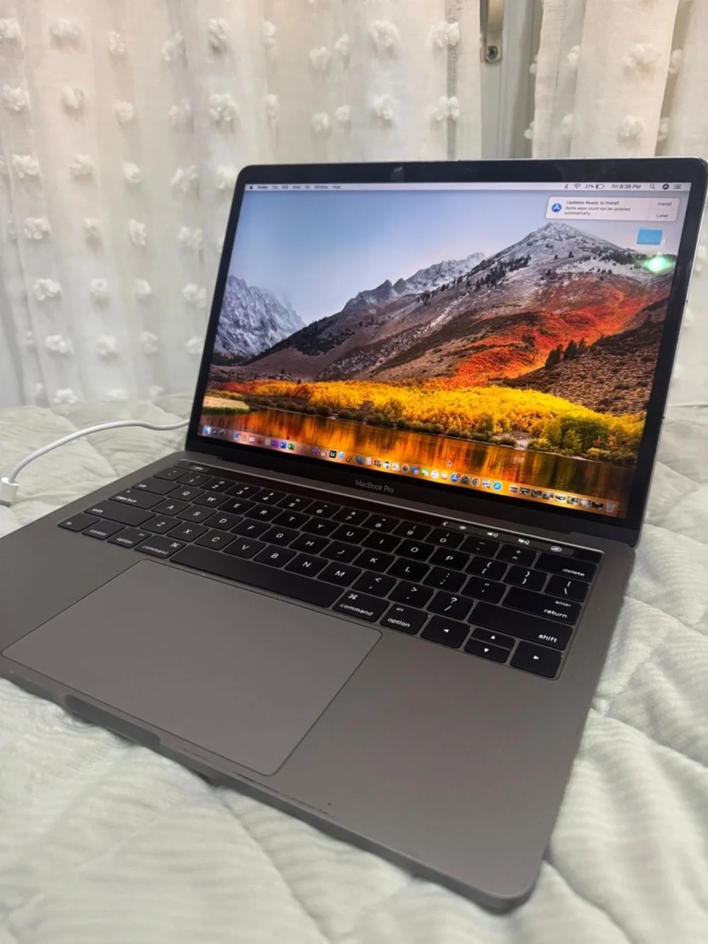 MacBook Pro (13-inch, 2016, Four Thunderbolt 3 Ports)